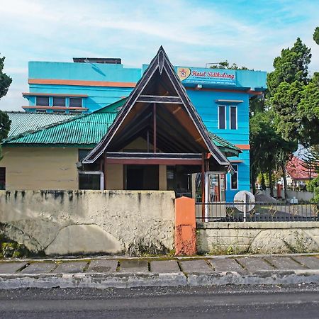 Oyo 92577 Hotel Sidikalang Near Kejaksaan Negeri Dairi Εξωτερικό φωτογραφία