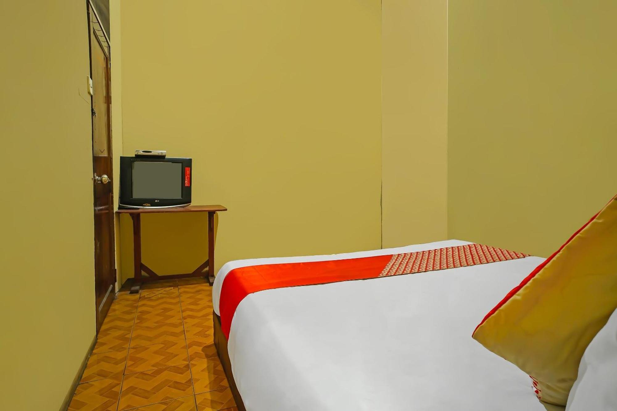 Oyo 92577 Hotel Sidikalang Near Kejaksaan Negeri Dairi Εξωτερικό φωτογραφία