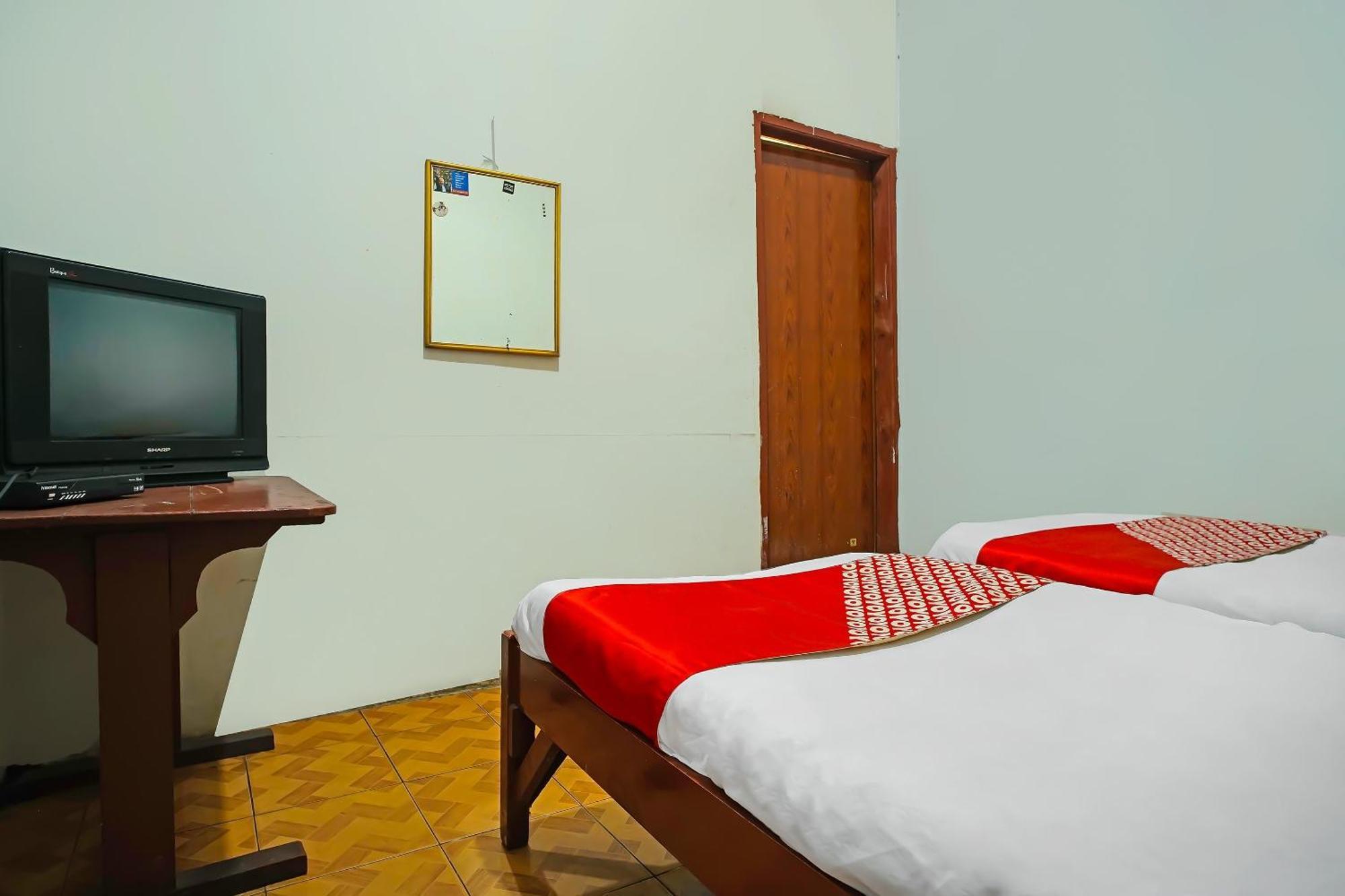 Oyo 92577 Hotel Sidikalang Near Kejaksaan Negeri Dairi Εξωτερικό φωτογραφία