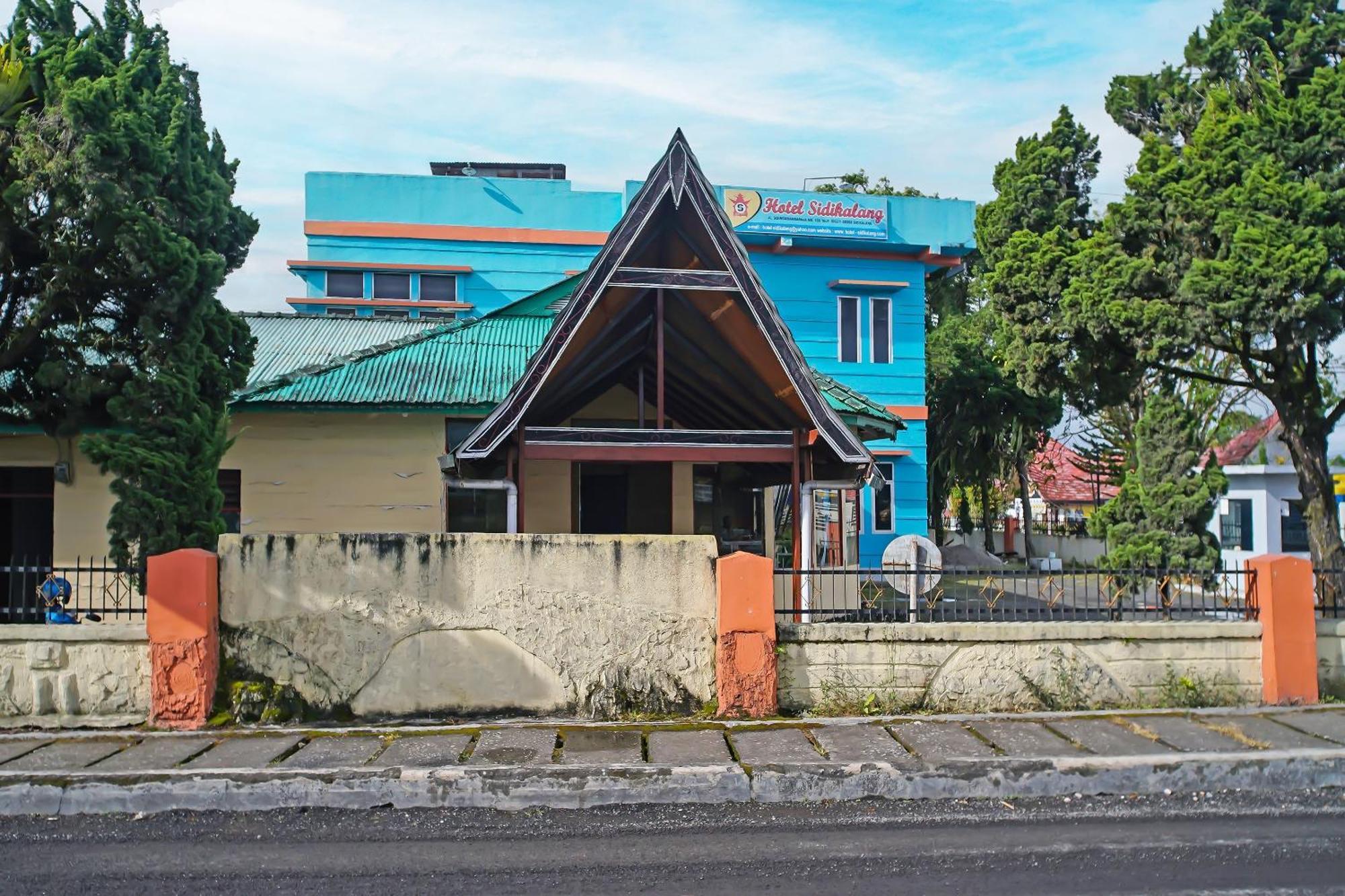 Oyo 92577 Hotel Sidikalang Near Kejaksaan Negeri Dairi Εξωτερικό φωτογραφία