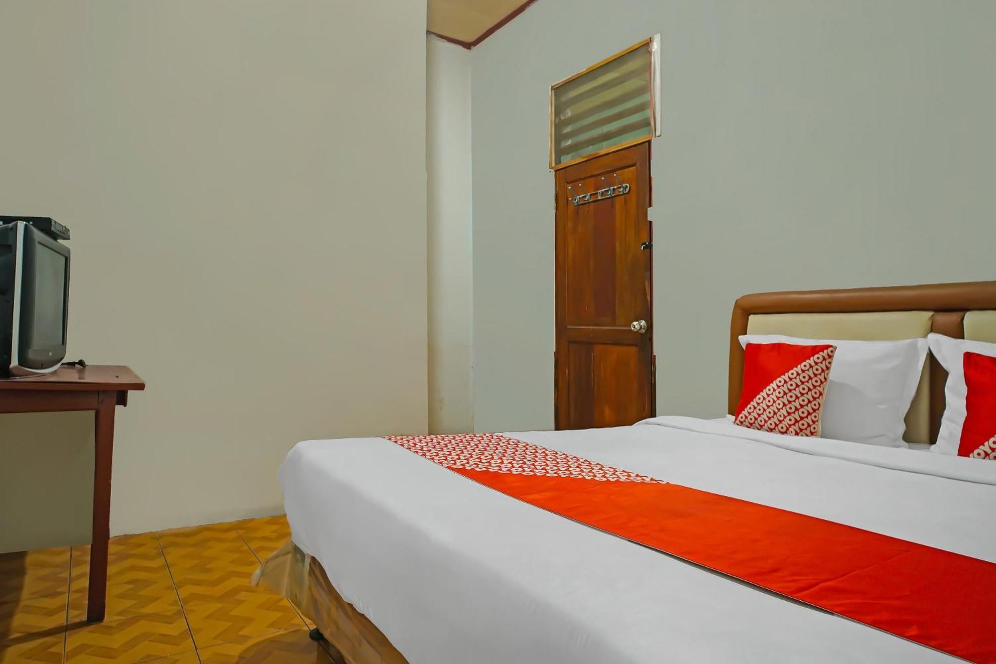 Oyo 92577 Hotel Sidikalang Near Kejaksaan Negeri Dairi Εξωτερικό φωτογραφία