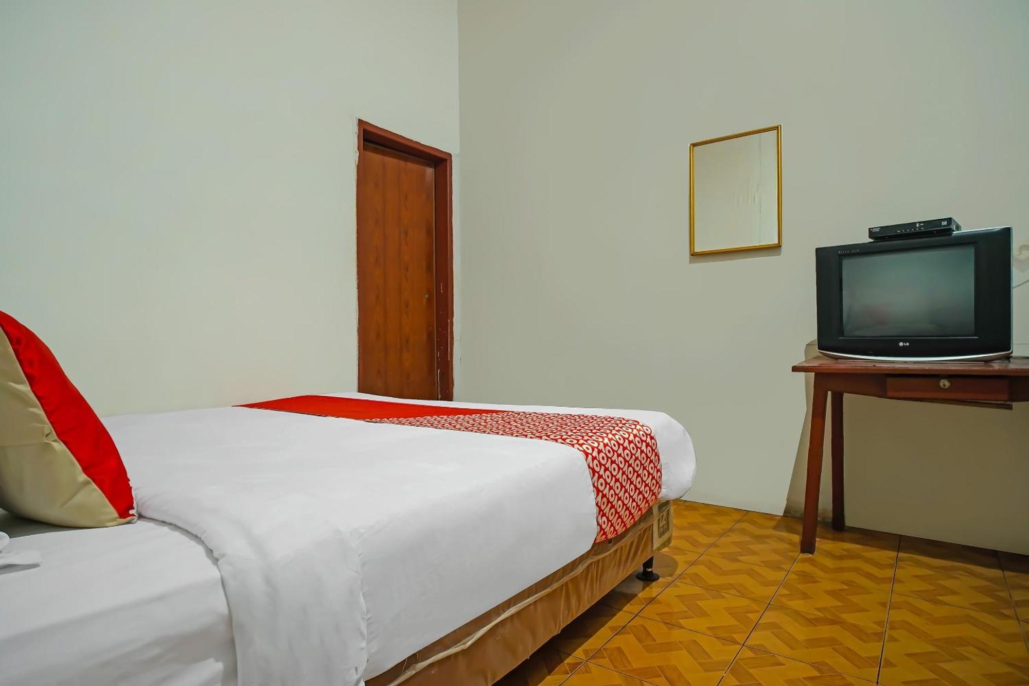 Oyo 92577 Hotel Sidikalang Near Kejaksaan Negeri Dairi Εξωτερικό φωτογραφία
