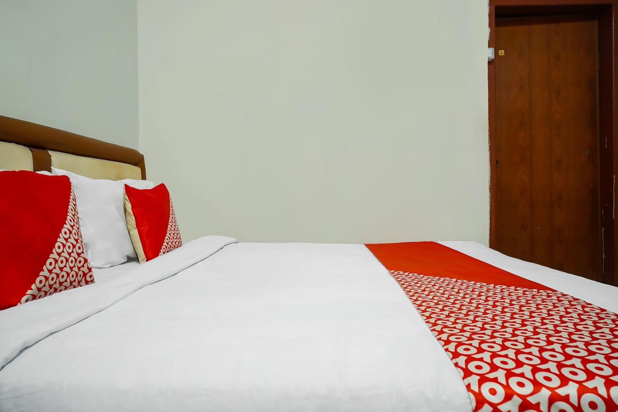 Oyo 92577 Hotel Sidikalang Near Kejaksaan Negeri Dairi Εξωτερικό φωτογραφία